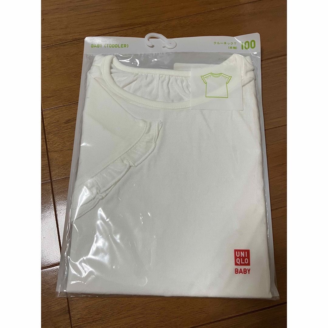 UNIQLO(ユニクロ)のUNIQLO白Tシャツ100 キッズ/ベビー/マタニティのキッズ服女の子用(90cm~)(Tシャツ/カットソー)の商品写真