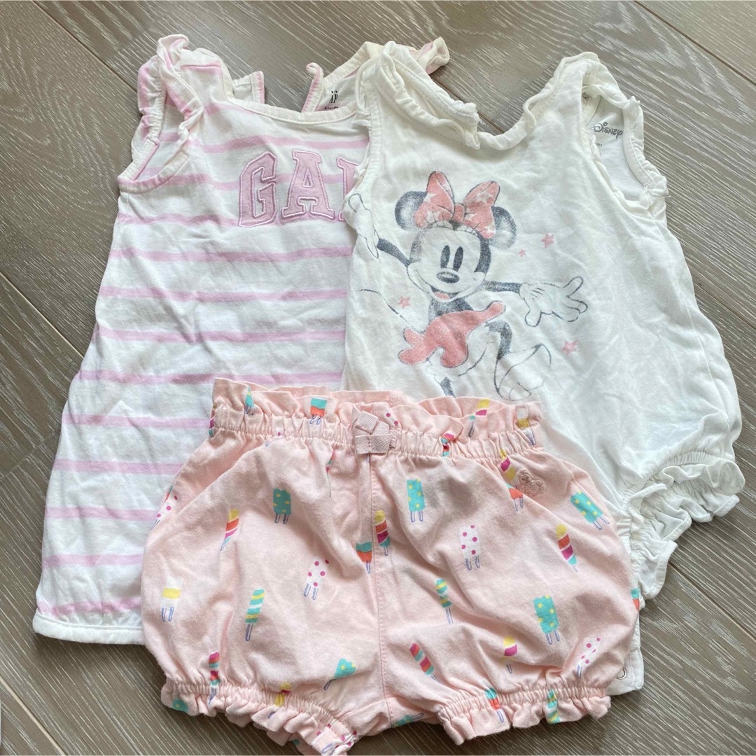 GAP(ギャップ)のGAP ３枚セット　ロンパース　ショートパンツ　かぼちゃパンツ　ブルマ キッズ/ベビー/マタニティのベビー服(~85cm)(ロンパース)の商品写真