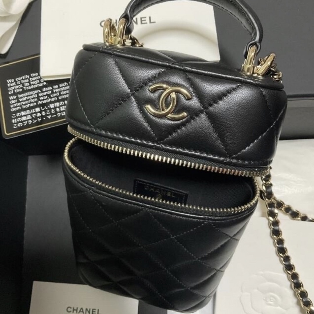 CHANEL - レア  CHANEL バニティバッグ ラムスキン美品の通販 by ...