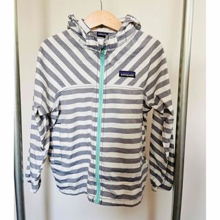 パタゴニア(patagonia)の☆美品　パタゴニア　フード付きウィンドブレーカー　5T  (ジャケット/上着)