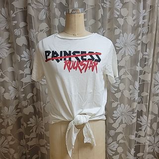 前面リボン飾り付きTシャツ