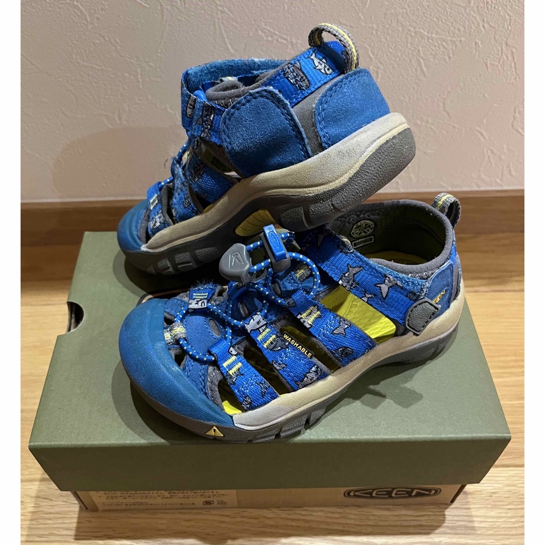 KEEN(キーン)のKEEN VIBRANT BLUE SHARKS 17cm キッズ/ベビー/マタニティのキッズ靴/シューズ(15cm~)(サンダル)の商品写真