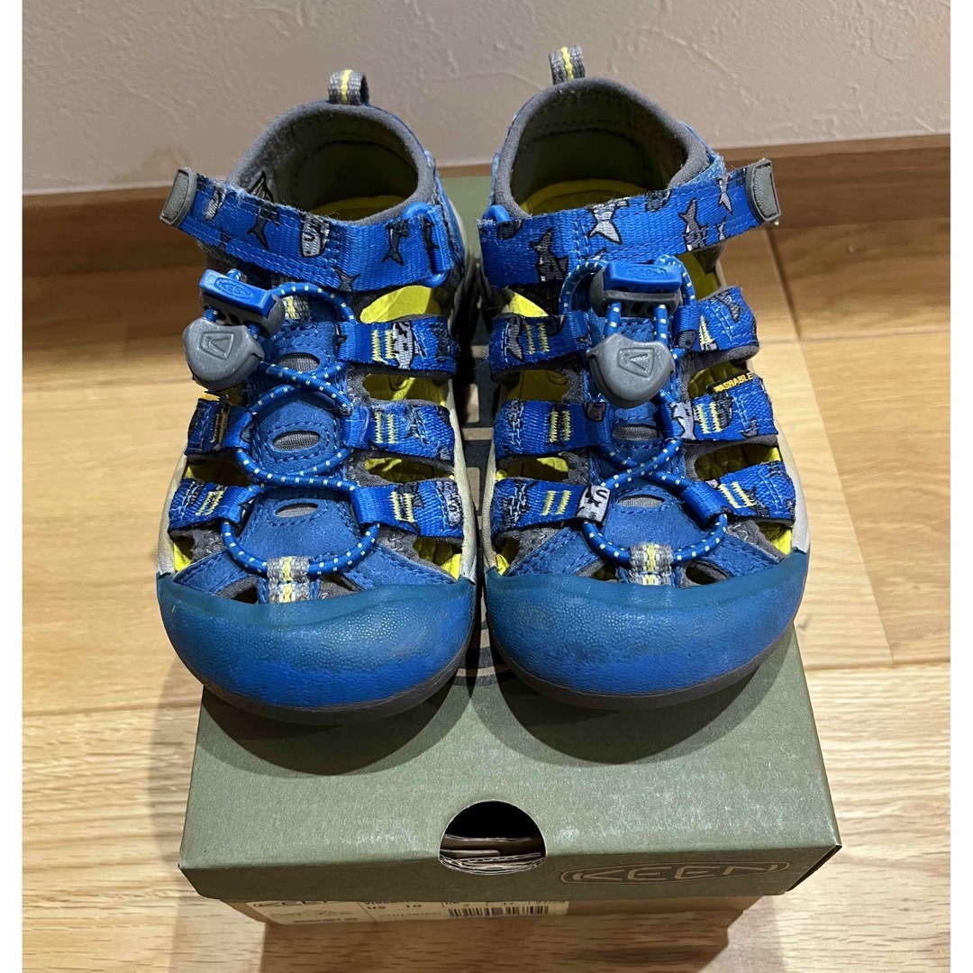 KEEN(キーン)のKEEN VIBRANT BLUE SHARKS 17cm キッズ/ベビー/マタニティのキッズ靴/シューズ(15cm~)(サンダル)の商品写真