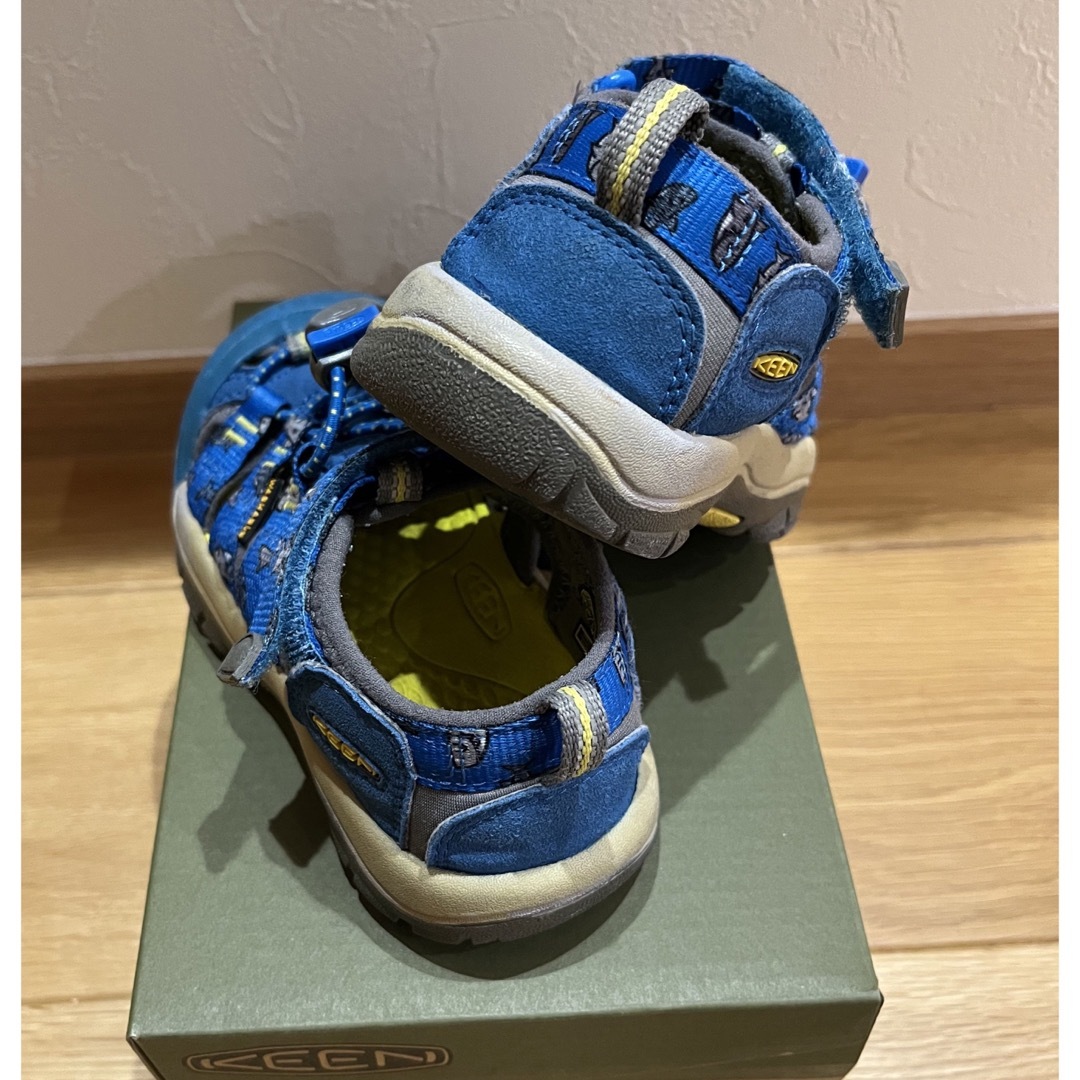 KEEN(キーン)のKEEN VIBRANT BLUE SHARKS 17cm キッズ/ベビー/マタニティのキッズ靴/シューズ(15cm~)(サンダル)の商品写真