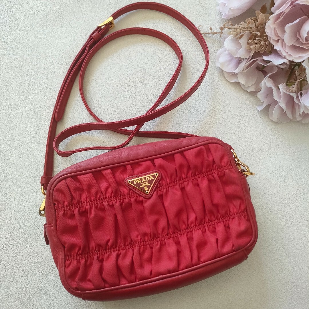 PRADA プラダ 三角ロゴプレート ミニ ショルダーバッグ 赤