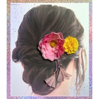 【ピンク/イエロー】髪飾り ❤︎ ビーズ・花びら ❤︎ 揺れる下がり飾り付き(ヘアアクセサリー)