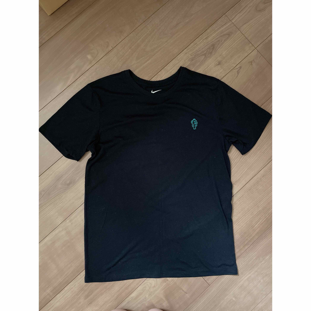 NIKE(ナイキ)のNIKESB ナイキエスビー　ねずみ　Tシャツ　黒　ブラック レディースのトップス(Tシャツ(半袖/袖なし))の商品写真