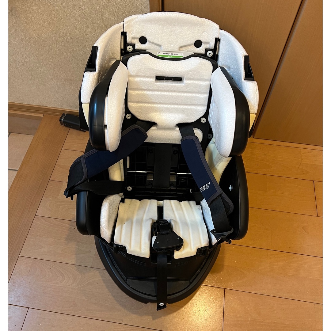 Aprica(アップリカ)の【りぃ様専用】フラディア グロウ ISOFIX 360°セーフティー キッズ/ベビー/マタニティの外出/移動用品(自動車用チャイルドシート本体)の商品写真