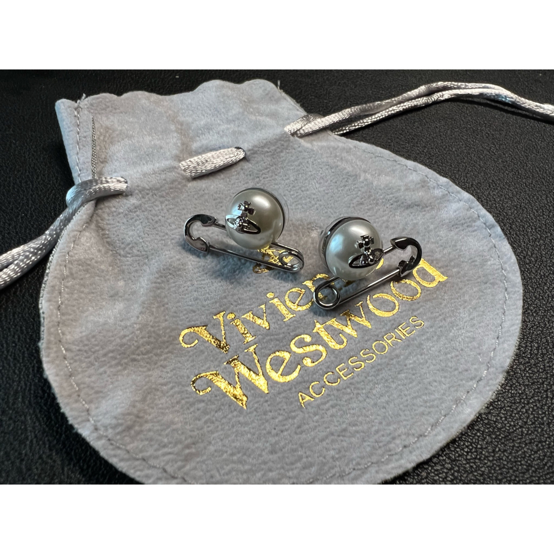 Vivienne Westwood(ヴィヴィアンウエストウッド)の【新品】viviennewestwood 安全ピンピアス レディースのアクセサリー(ピアス)の商品写真