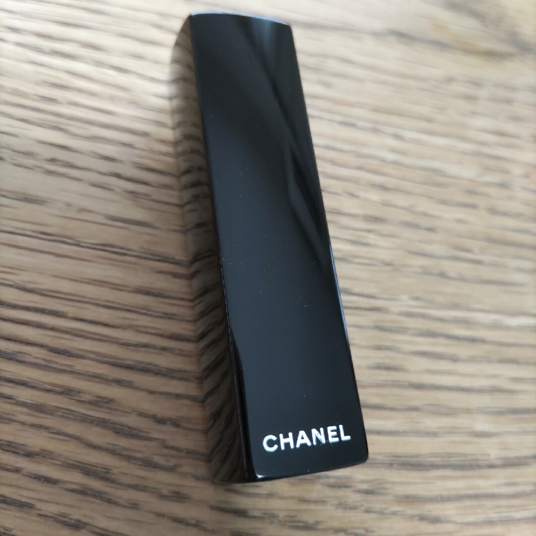 CHANEL(シャネル)のCHANELルージュ アリュール ヴェルヴェット 38 コスメ/美容のベースメイク/化粧品(口紅)の商品写真