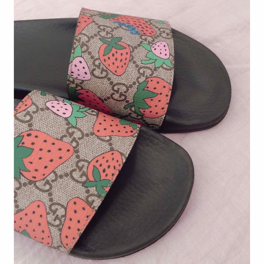 Gucci(グッチ)のGUCCI グッチgucci  サンダル ストロベリー 苺 いちご イチゴ レディースの靴/シューズ(サンダル)の商品写真