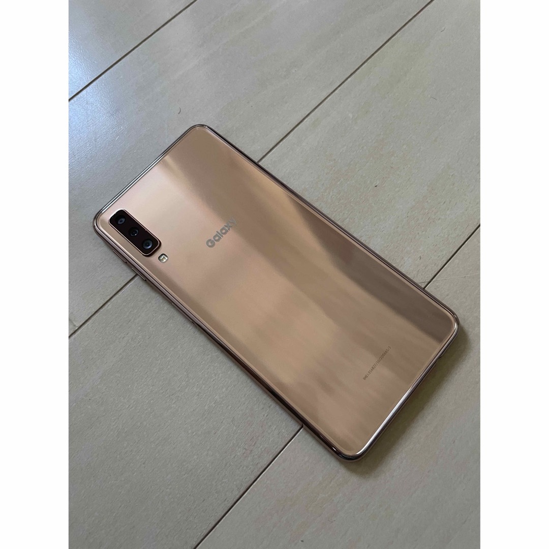 SAMSUNG Galaxy A7 ゴールド SM-A750C スマホ/家電/カメラのスマートフォン/携帯電話(スマートフォン本体)の商品写真