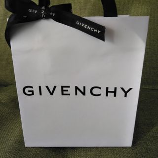 ジバンシィ リボンの通販 300点以上 | GIVENCHYを買うならラクマ