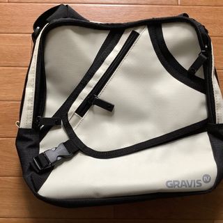 グラビス(gravis)のグラヴィス　GRAVIS ショルダーバッグ(ショルダーバッグ)