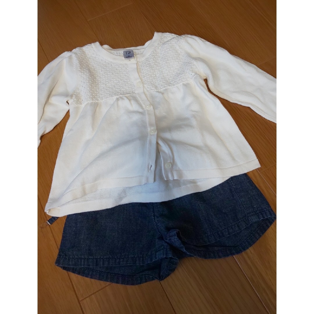 GAP(ギャップ)の８０cmギャップカーディガン、 ショートパンツ キッズ/ベビー/マタニティのベビー服(~85cm)(カーディガン/ボレロ)の商品写真