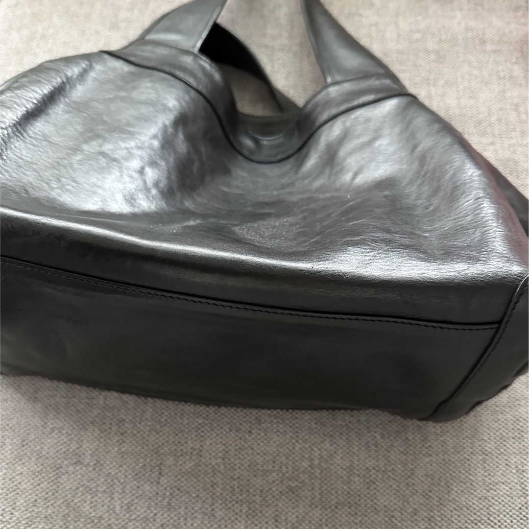 IL BISONTE(イルビゾンテ)のイルビゾンテ　黒バッグ レディースのバッグ(ハンドバッグ)の商品写真
