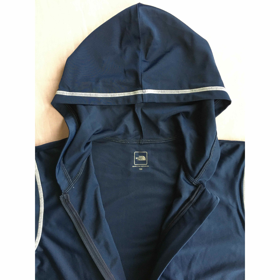 THE NORTH FACE(ザノースフェイス)の未使用 ノースフェイス ロングスリーブサンシェードフルジップフーディ150 キッズ/ベビー/マタニティのキッズ服男の子用(90cm~)(水着)の商品写真