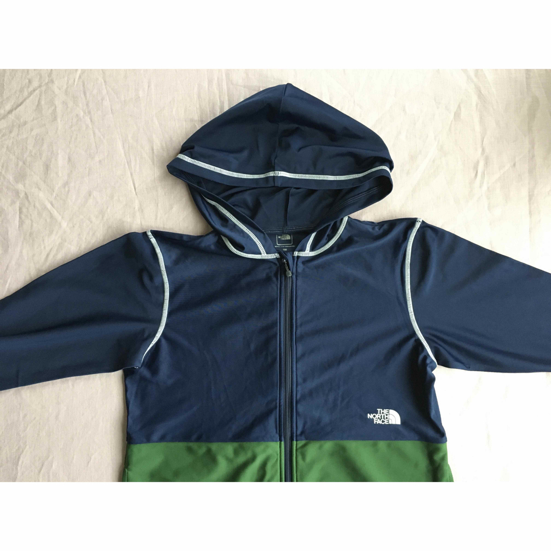 THE NORTH FACE(ザノースフェイス)の未使用 ノースフェイス ロングスリーブサンシェードフルジップフーディ150 キッズ/ベビー/マタニティのキッズ服男の子用(90cm~)(水着)の商品写真