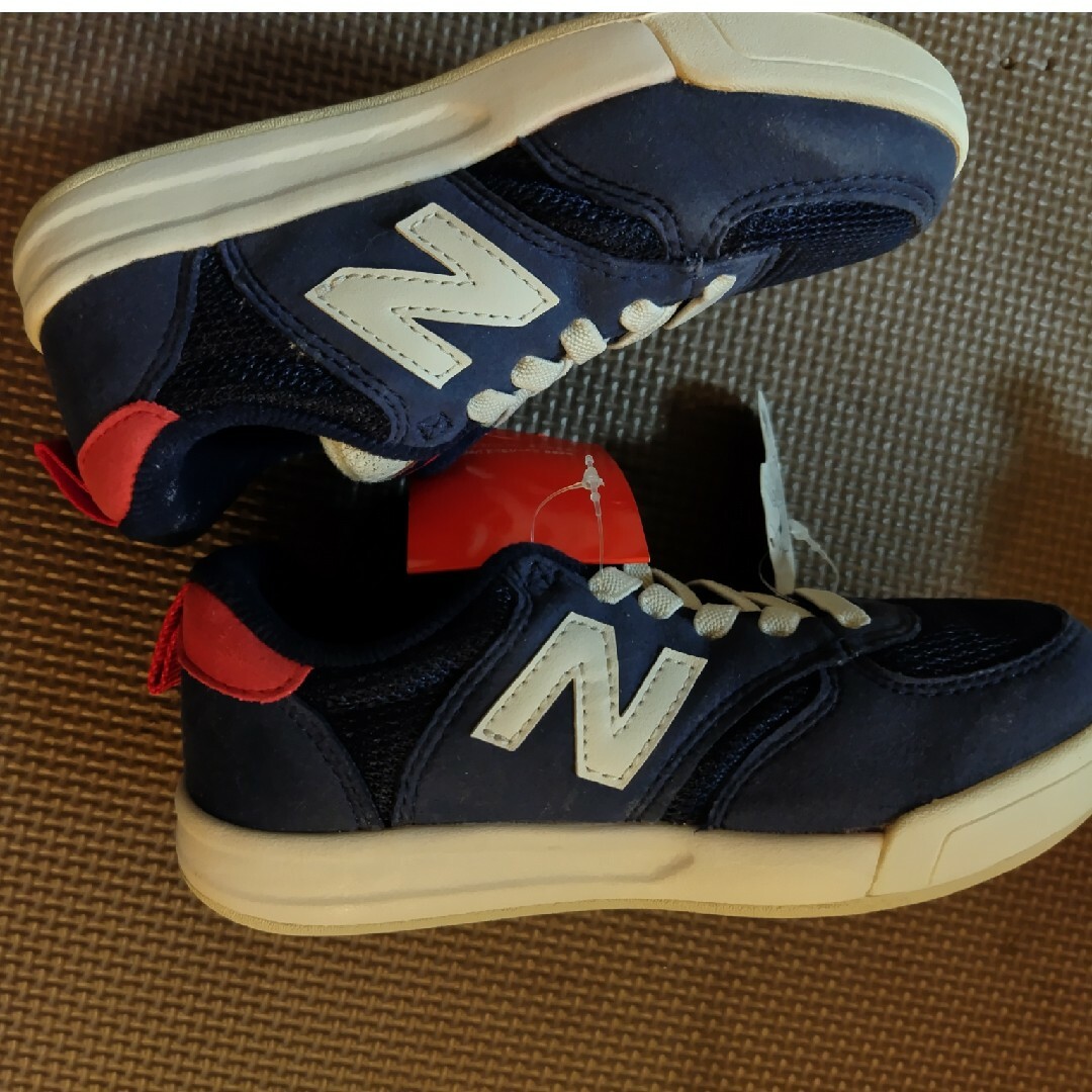 New Balance(ニューバランス)の18センチ キッズ/ベビー/マタニティのキッズ靴/シューズ(15cm~)(スニーカー)の商品写真