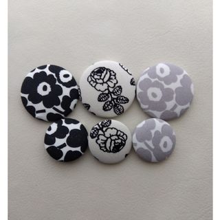 マリメッコ(marimekko)のマリメッコくるみボタン6個セット(その他)