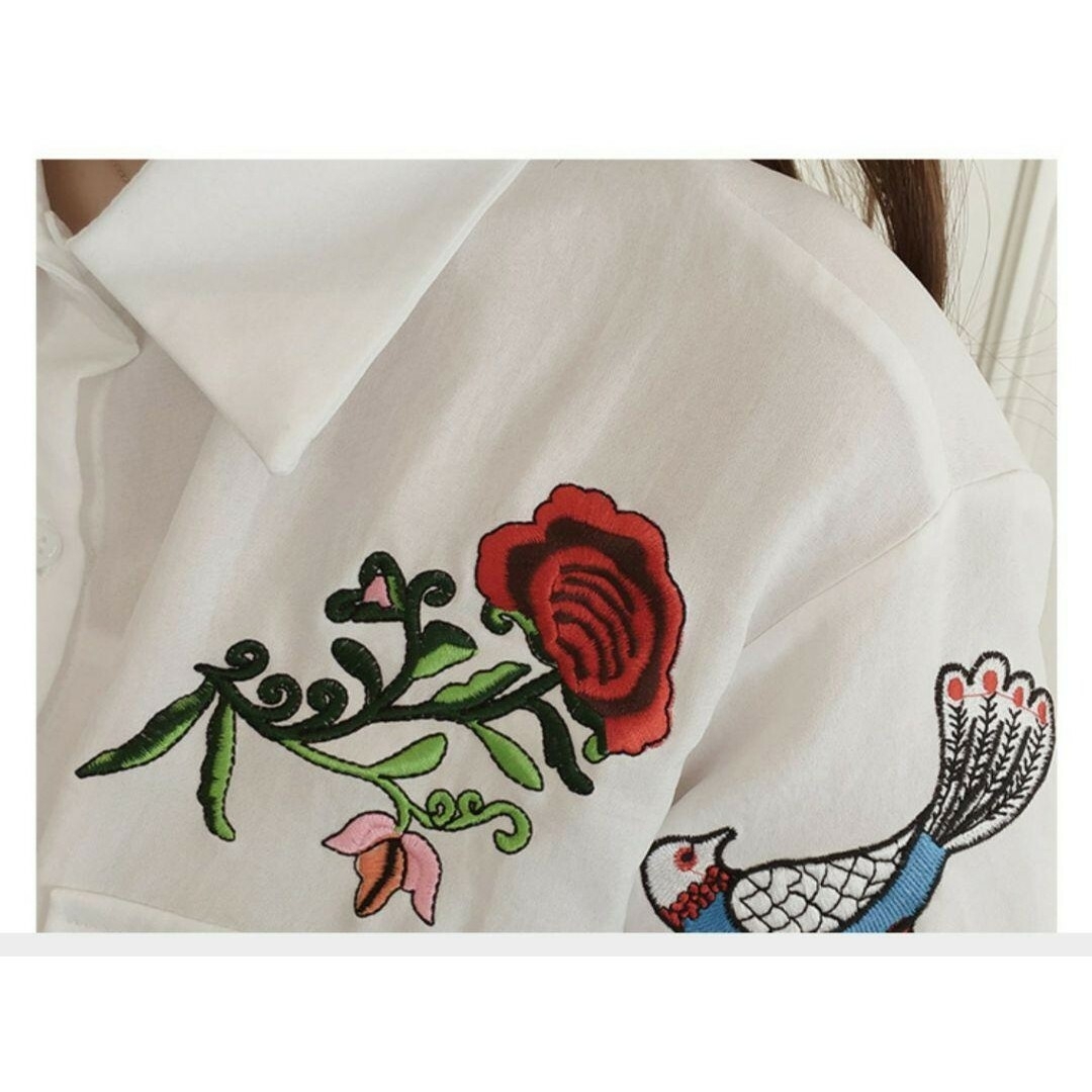 花柄 刺繍 シャツ レディースのトップス(シャツ/ブラウス(半袖/袖なし))の商品写真