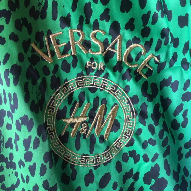 H&M(エイチアンドエム)のH&M VERSACE ワンピース レディースのワンピース(ミニワンピース)の商品写真