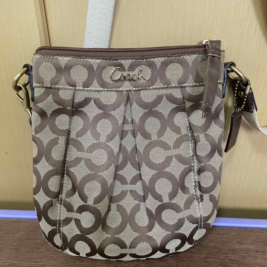 COACH(コーチ)のＣＯＡＣＨから、パーカーオプアートスウィングパックショルダーバッグ 42531P レディースのバッグ(ショルダーバッグ)の商品写真