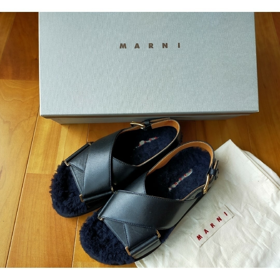 マルニ MARNI フスベット モコモコ サンダル レザー ファー 黒-