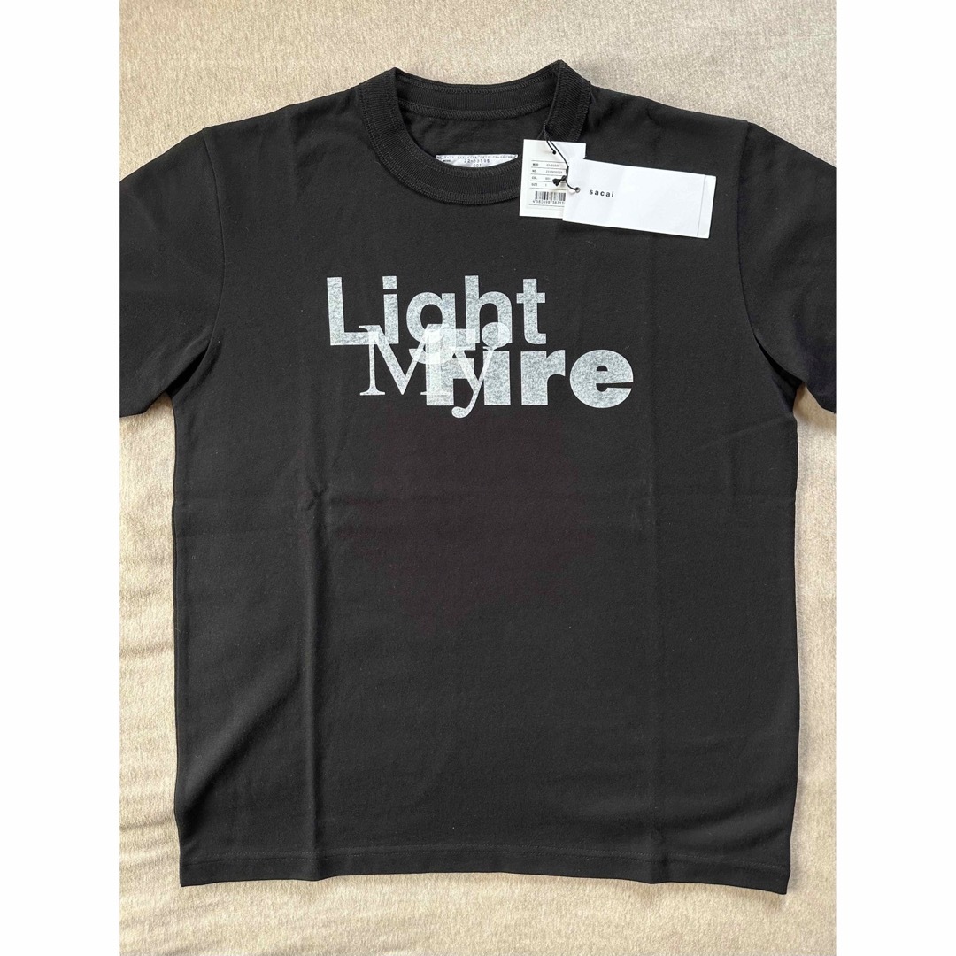 sacai(サカイ)の新品 sacai サカイ メンズ Light My Fire Tシャツ ブラック メンズのトップス(Tシャツ/カットソー(半袖/袖なし))の商品写真