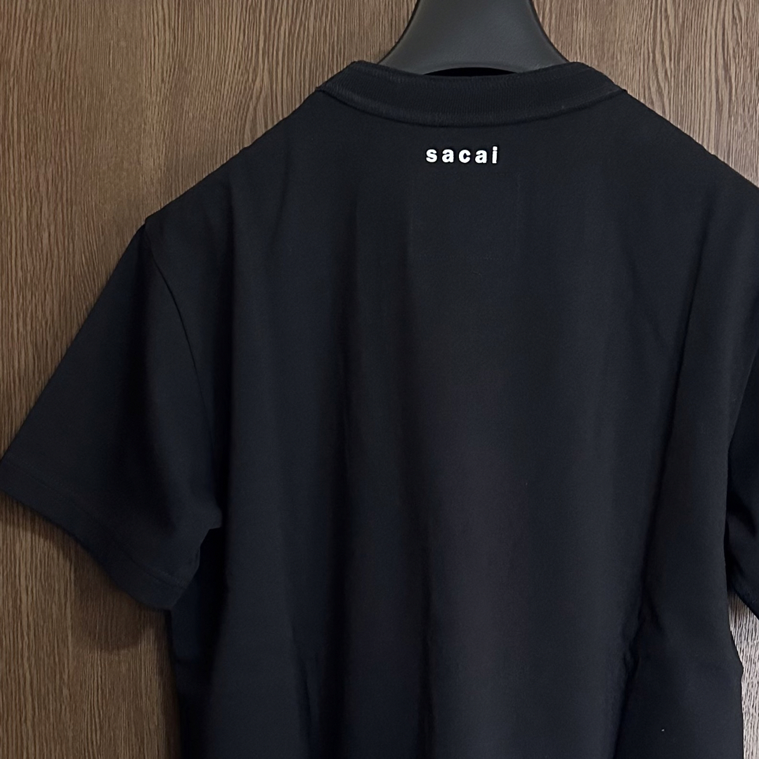 sacai(サカイ)の新品 sacai サカイ メンズ Light My Fire Tシャツ ブラック メンズのトップス(Tシャツ/カットソー(半袖/袖なし))の商品写真