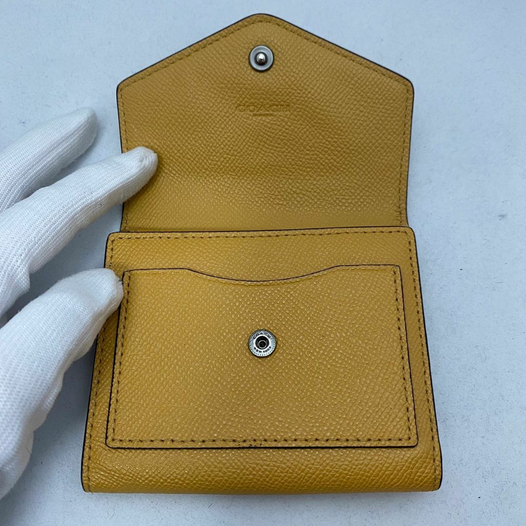 COACH - 二つ折り財布 COACH イエロー コーチ 黄色 レザーの通販 COACH - 二つ折り財布 COACH イエロー コーチ 黄色 レザーの通販