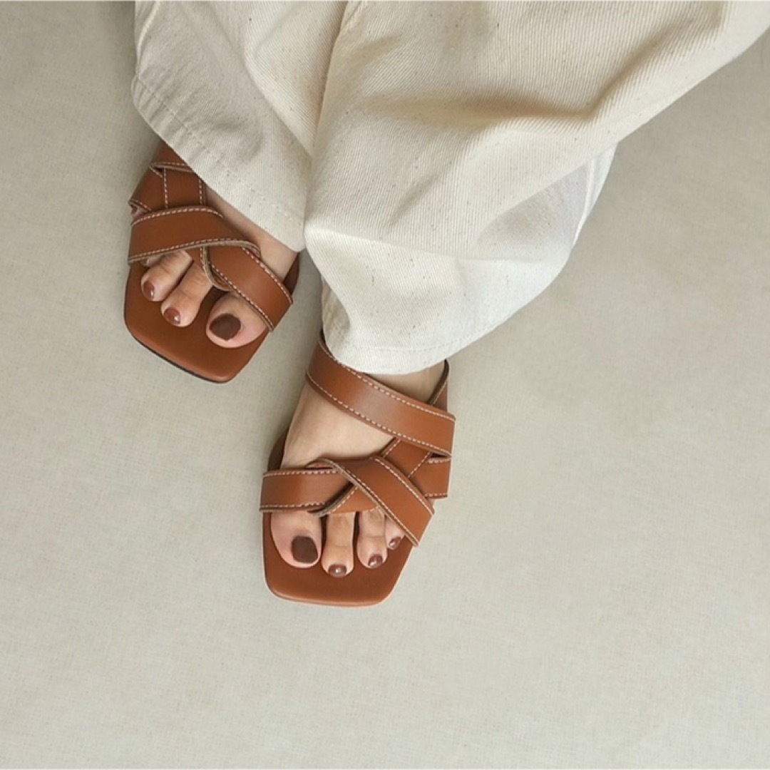 chocomee(チョコミー)のchocomee フラットサンダル ブラウン レディースの靴/シューズ(サンダル)の商品写真