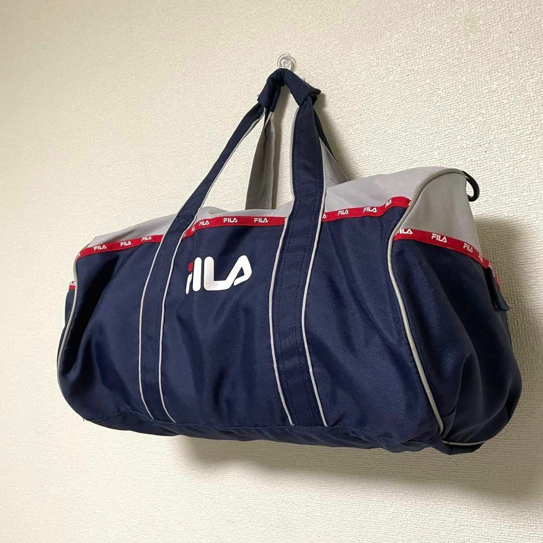 FILA(フィラ)のb23b FILA スポーツバッグ ボストンバッグ ドラムバッグ 大容量 ロゴ スポーツ/アウトドアのスポーツ/アウトドア その他(その他)の商品写真