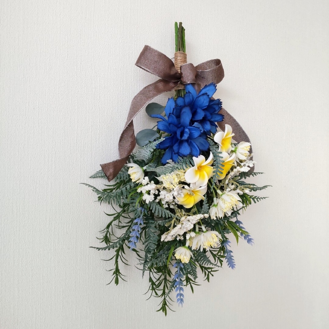ロイヤルブルーのお花とプルメリアのスワッグ  ハンドメイド  スワッグ  リース ハンドメイドのフラワー/ガーデン(リース)の商品写真