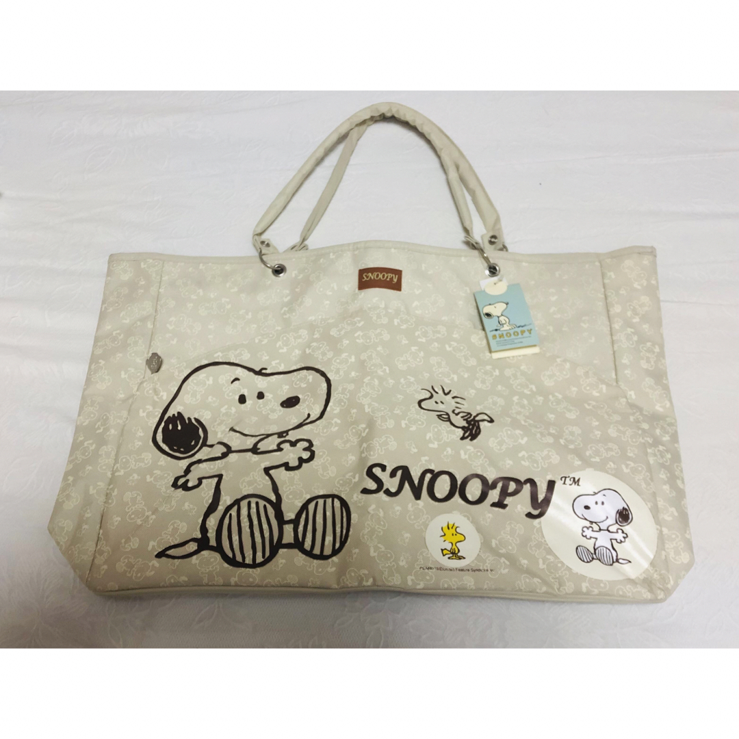 SNOOPY(スヌーピー)のスヌーピー　トートバッグ　ベージュ色　新品未使用 レディースのバッグ(トートバッグ)の商品写真