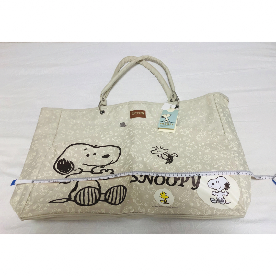 SNOOPY(スヌーピー)のスヌーピー　トートバッグ　ベージュ色　新品未使用 レディースのバッグ(トートバッグ)の商品写真