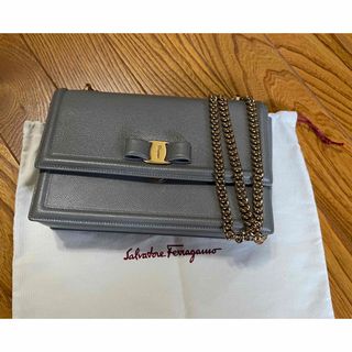 サルヴァトーレフェラガモ(Salvatore Ferragamo)のSalvatore Ferragamo　フェラガモショルダーバッグ　グレー色(ショルダーバッグ)