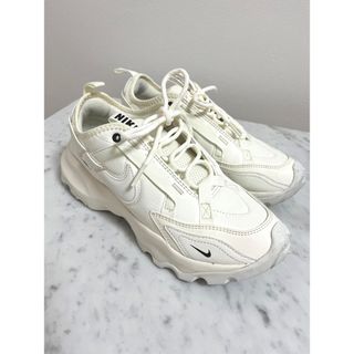 【美品】NIKE ナイキ スニーカー　TC7900 DD9682-100 24㎝