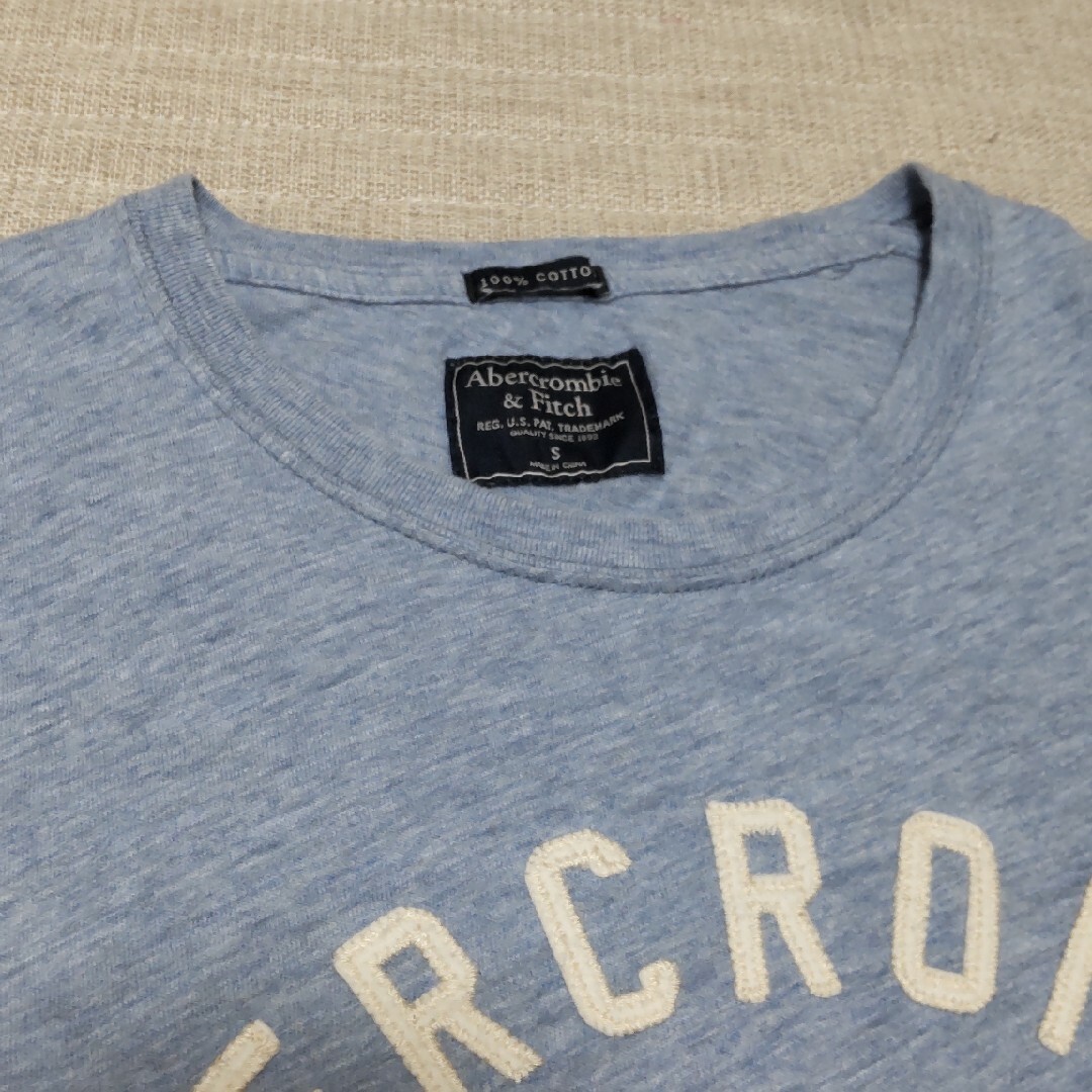 Abercrombie&Fitch(アバクロンビーアンドフィッチ)のアバクロ ティシャツ メンズのトップス(Tシャツ/カットソー(半袖/袖なし))の商品写真