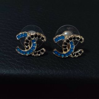 シャネル(CHANEL)のブルストーンピアス(ピアス)