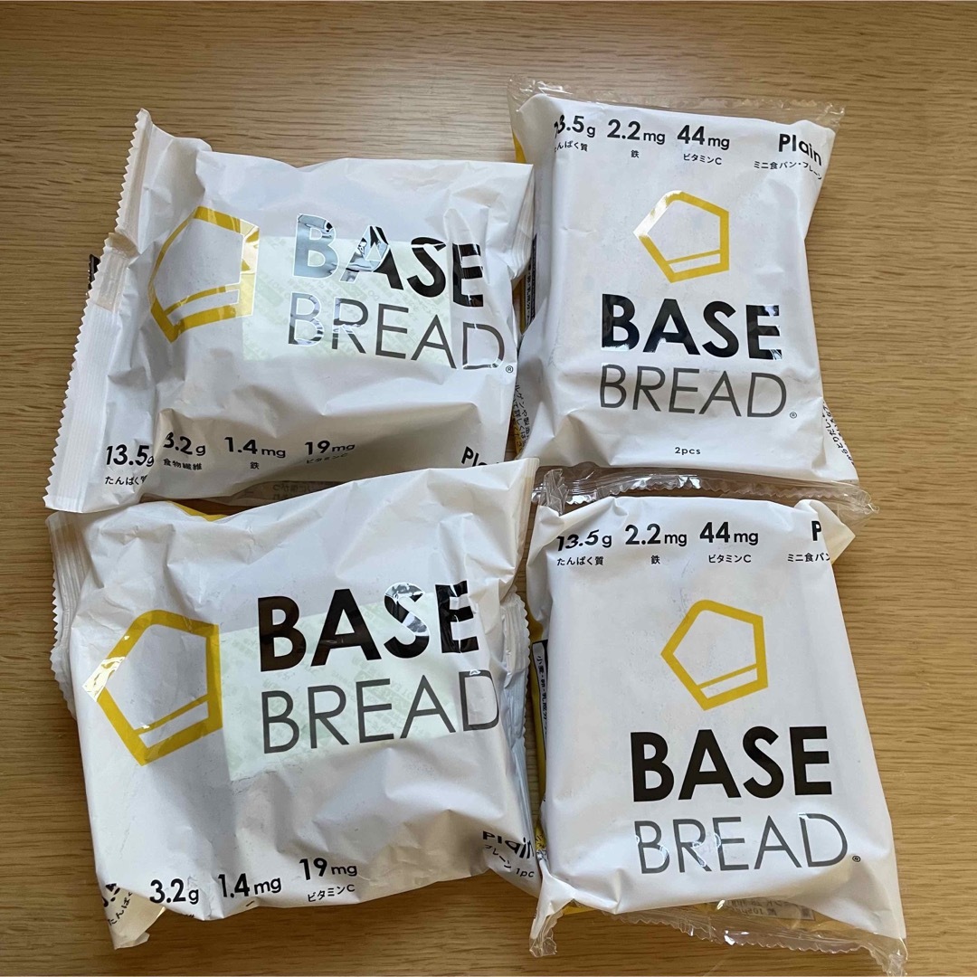 ベースブレッド　base bread ４個 食品/飲料/酒の食品(パン)の商品写真