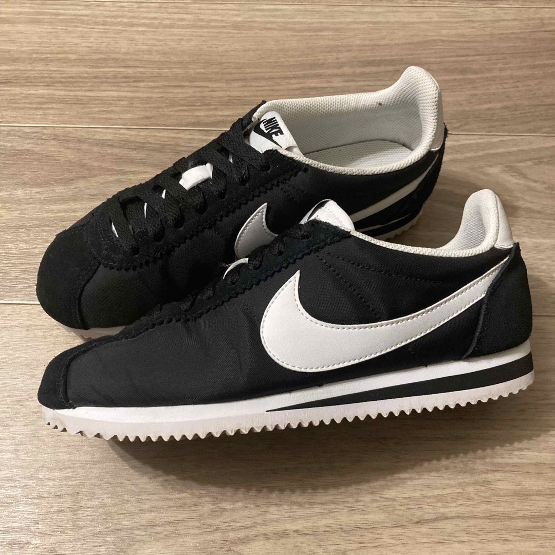 NIKE(ナイキ)の【いちこさん専用】NIKE CLASSIC CORTEZ NYLON 黒 レディースの靴/シューズ(スニーカー)の商品写真