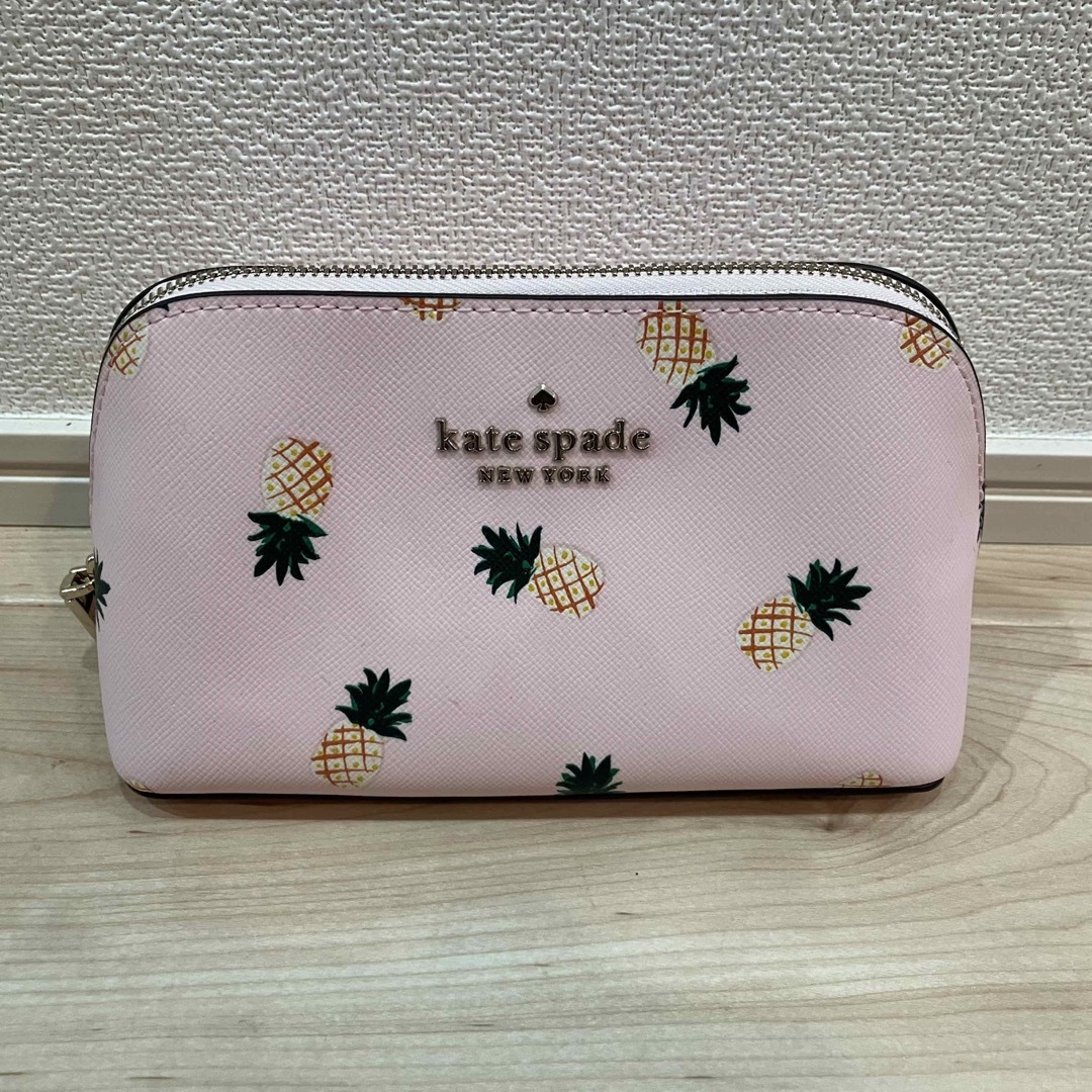 kate spade new york(ケイトスペードニューヨーク)の【新品・未使用】kate spade 化粧　ポーチ　パイナップル レディースのファッション小物(ポーチ)の商品写真