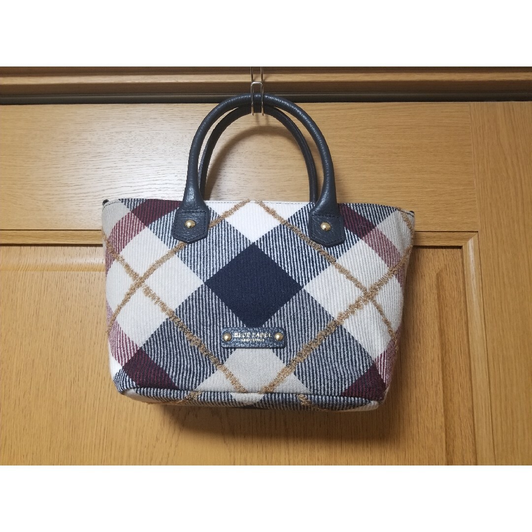 BLUE LABEL CRESTBRIDGE(ブルーレーベルクレストブリッジ)の【新品】ブルーレーベルクレストブリッジ　ショルダーバッグ　トートバッグ　B856 レディースのバッグ(ショルダーバッグ)の商品写真