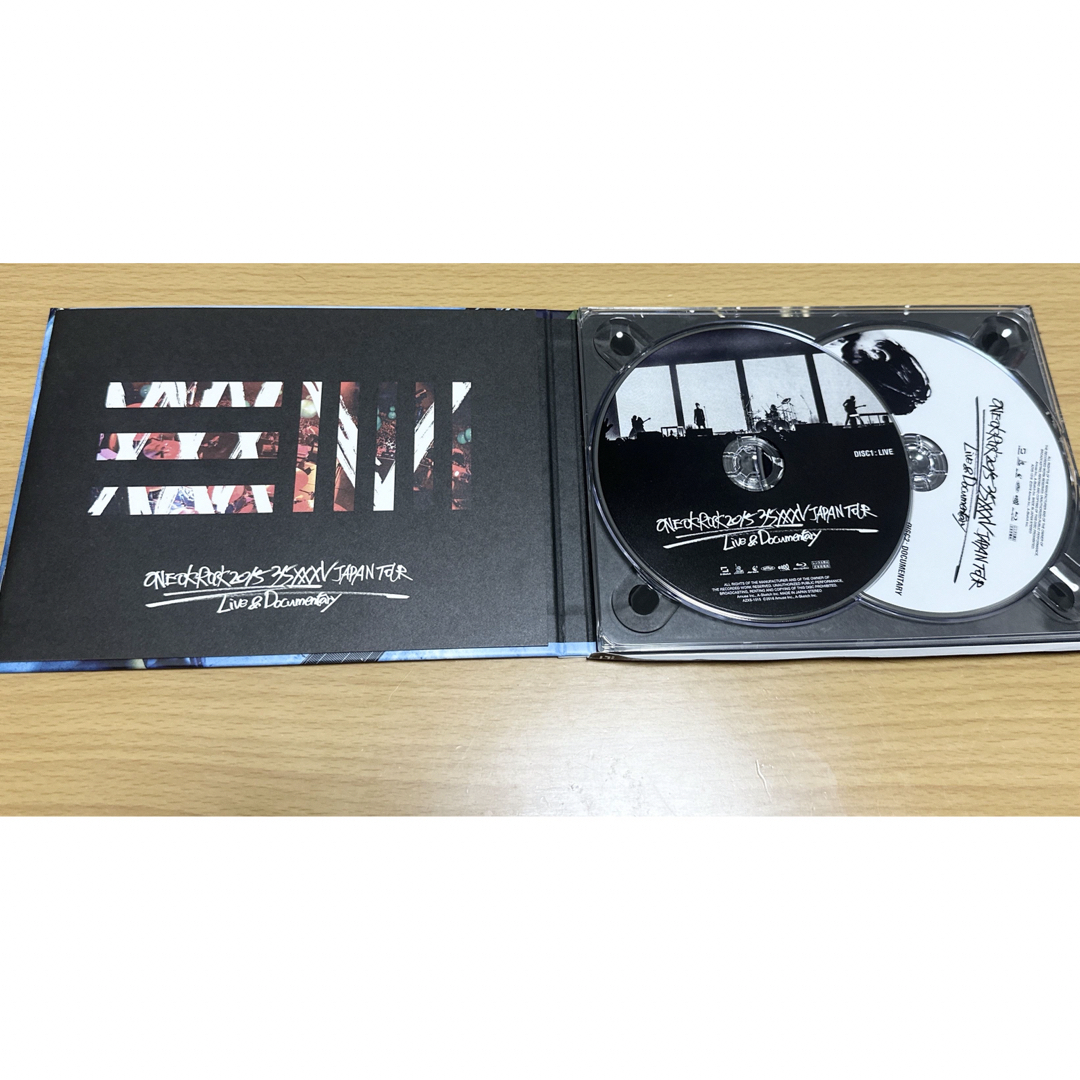 ONE OK ROCK(ワンオクロック)のONE OK ROCK 2015“35xxxv” Blu-ray エンタメ/ホビーのDVD/ブルーレイ(ミュージック)の商品写真