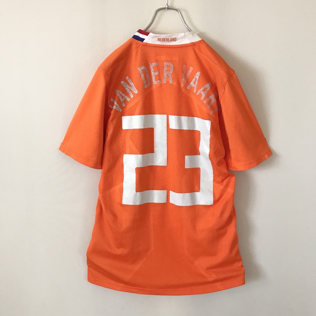 NIKE(ナイキ)のNIKE KNVB★2008オランダ代表レプリカユニフォーム★シリアルナンバー メンズのトップス(Tシャツ/カットソー(半袖/袖なし))の商品写真