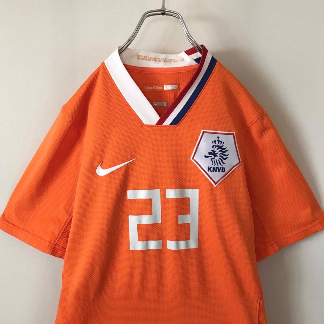 NIKE(ナイキ)のNIKE KNVB★2008オランダ代表レプリカユニフォーム★シリアルナンバー メンズのトップス(Tシャツ/カットソー(半袖/袖なし))の商品写真