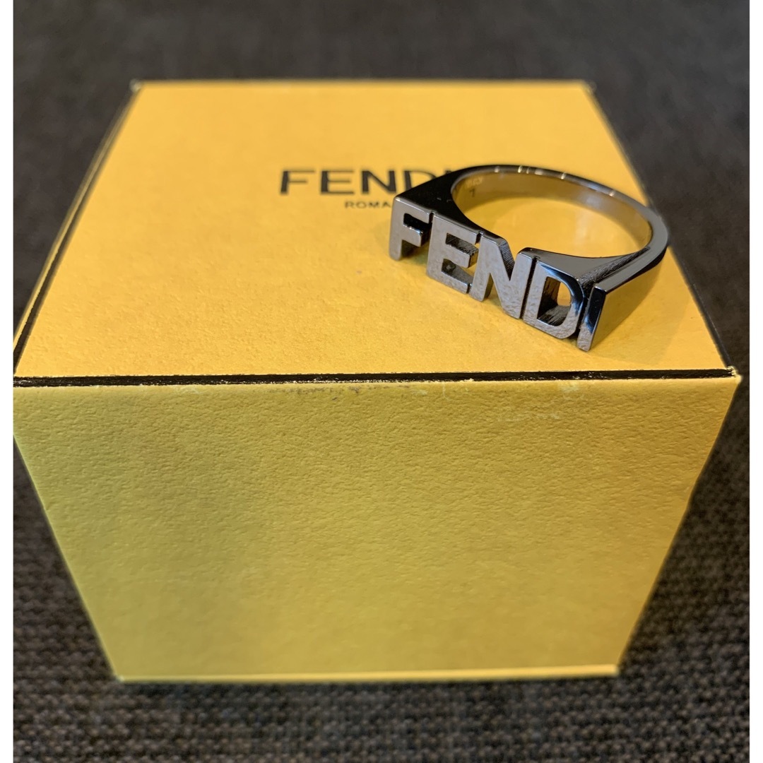 FENDI メンズ　ロゴ　リング