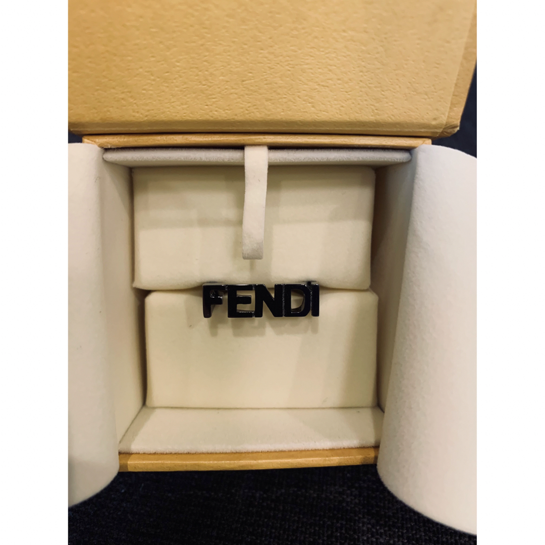 FENDI フェンディ　ブラックメタル　ロゴリング　Lサイズ