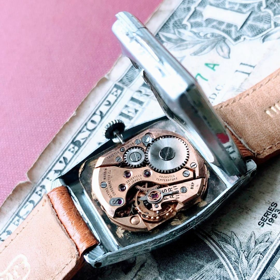 #2612【シックでお洒落】メンズ 腕時計 ユリスナルダン 動作品 手巻き 銀色